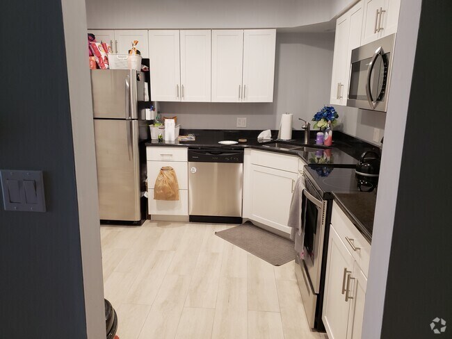 Building Photo - 1002 Castilian Ct