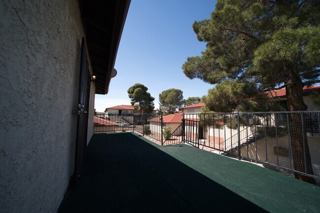 Building Photo - 5282 S Maryland Pkwy