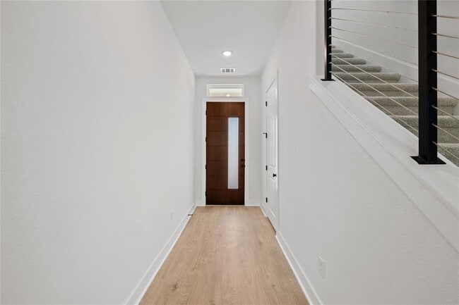 Building Photo - 1608 Kit Cir