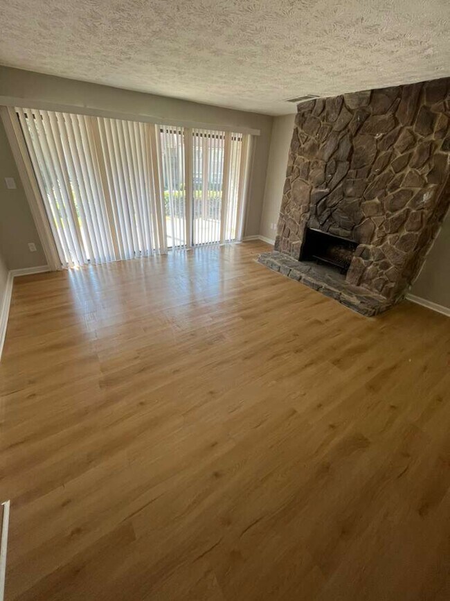 Foto del edificio - 3575 Oakvale Rd