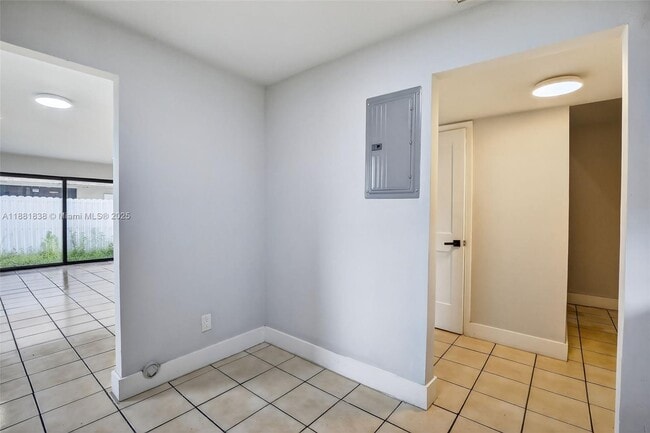 Building Photo - 1721 SW 40th Terrace