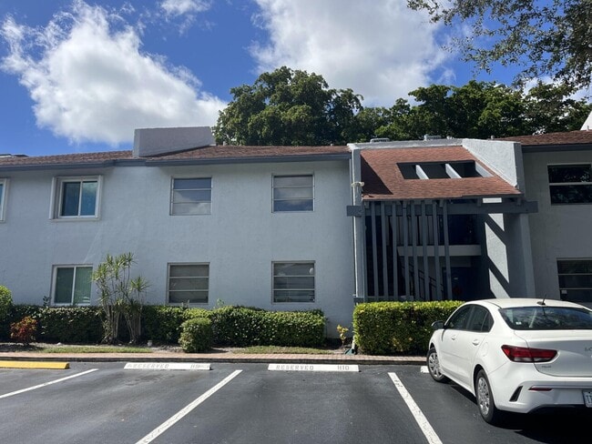 Building Photo - 6600 S Oriole Blvd