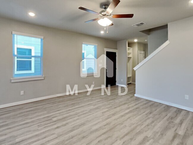 Building Photo - 890 Casina Cir