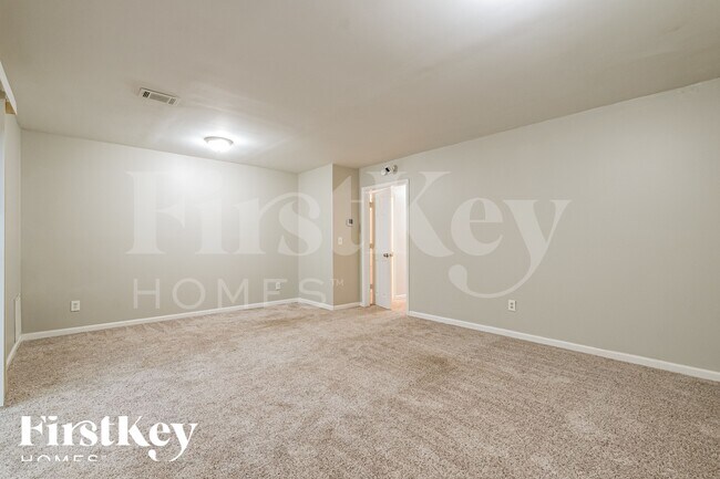 Foto del edificio - 5266 Ridge Forest Dr