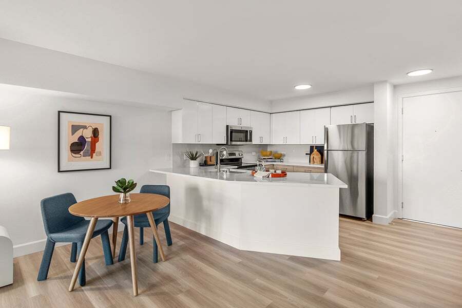 Cocinas renovadas con encimeras de cuarzo - Neptune SLU Apartments