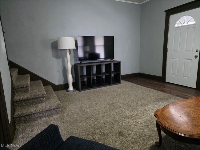 Foto del edificio - 823 Beatty Ave