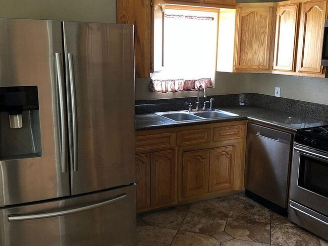 Building Photo - "Charming 3-Bed Gem with Granite & Hardwoo...