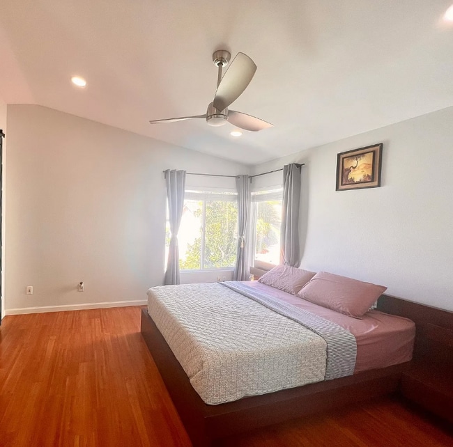 Building Photo - 11667 Compass Point Dr N
