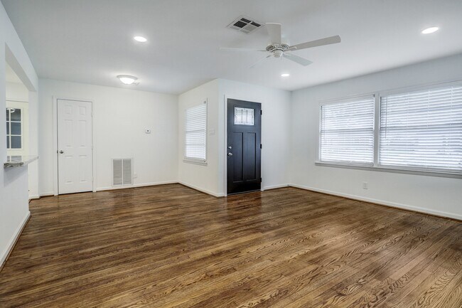 Foto del edificio - 5805 Grape St