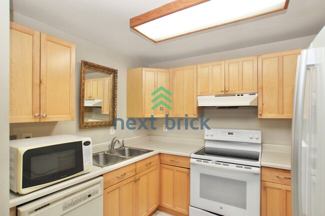 Building Photo - Beautiful Private Condo for Rent Available...