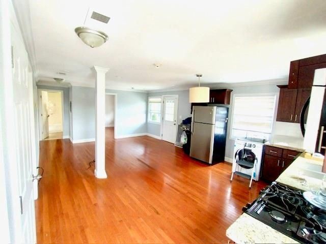Building Photo - 255 Waterman St