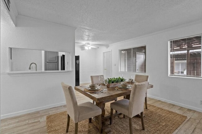 Foto del edificio - 11002 Hammerly Blvd