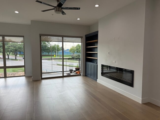 Building Photo - 2620 Valley View Ln