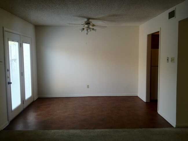 Building Photo - Townhome *LEASING SPECIAL AVAILABLE*