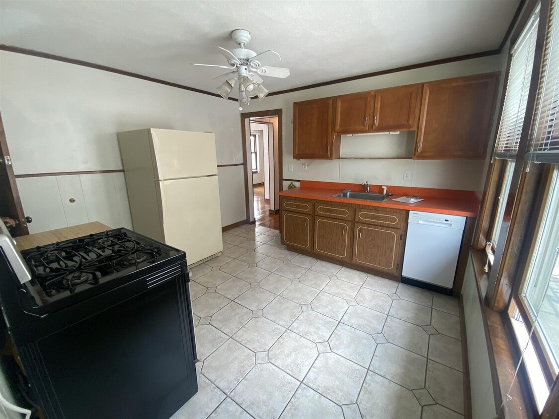 Primary Photo - 124 Willis Ave