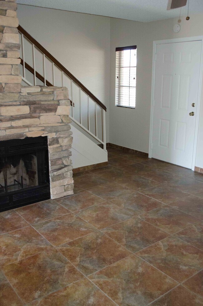 Foto del edificio - 860 N McQueen Rd