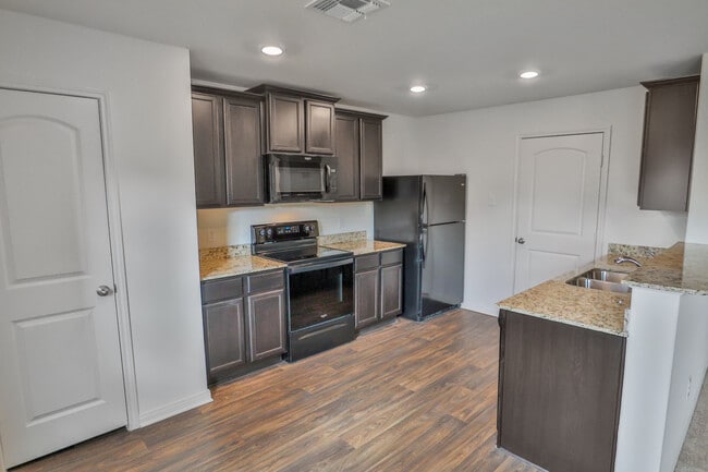 Foto del edificio - 15206 Sleepy River Way