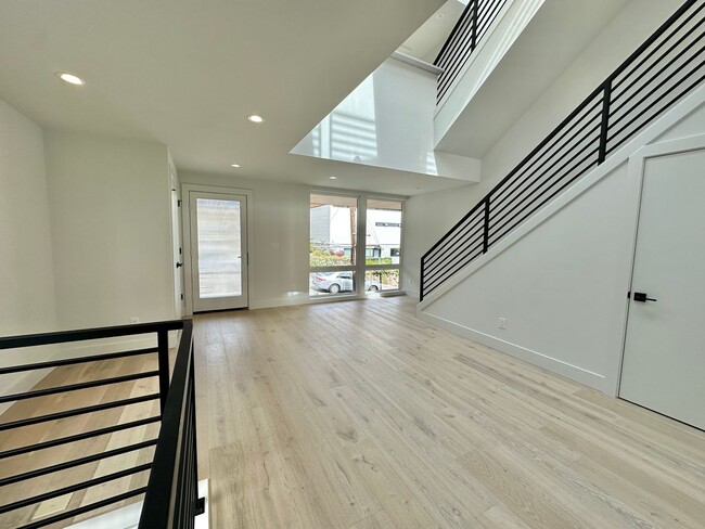 Building Photo - 507 Galer St