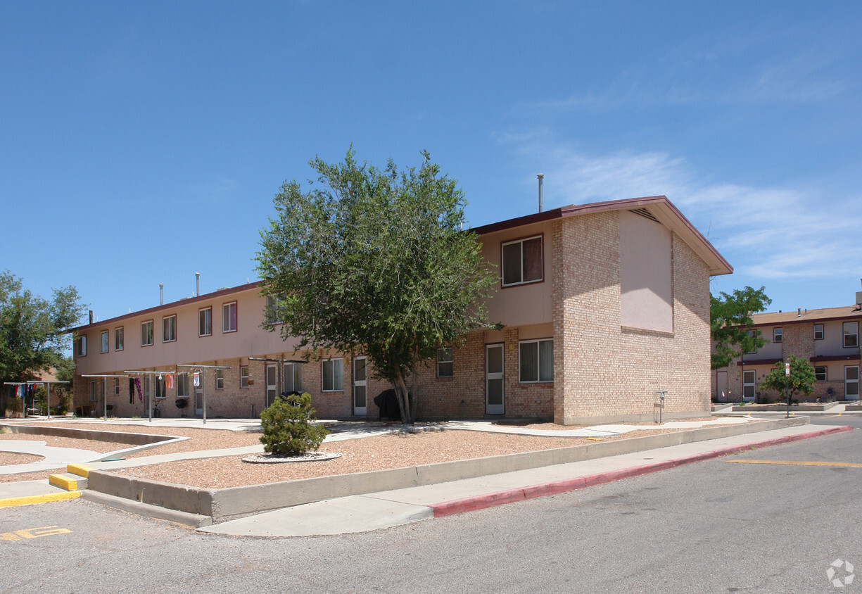 Primary Photo - Machuca Apartments