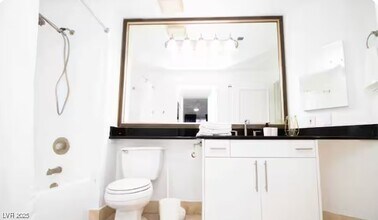 Building Photo - 220 E Flamingo Rd