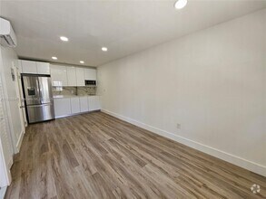 Building Photo - 913 Ortega Rd