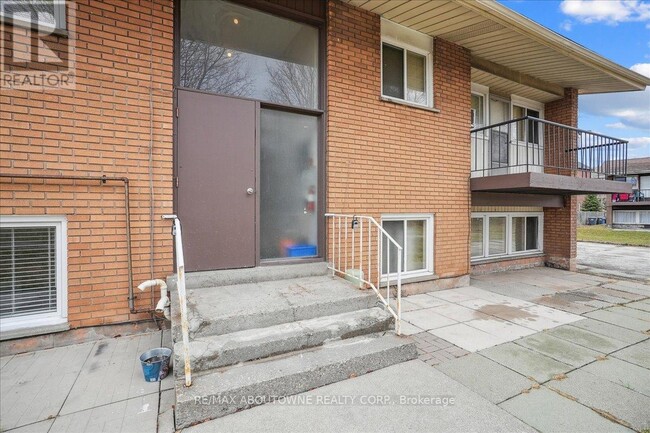 Building Photo - 2354-2354 Queensway Dr