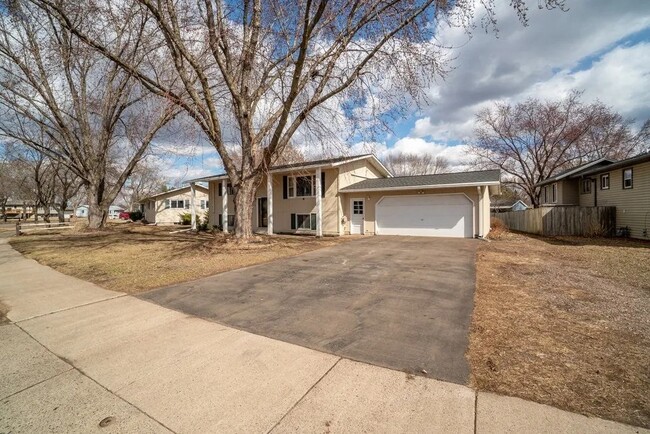 Building Photo - 3419 Gerrard Ave