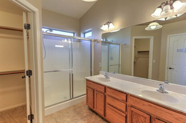 Building Photo - Rancho Sahuarita - Single Story Home