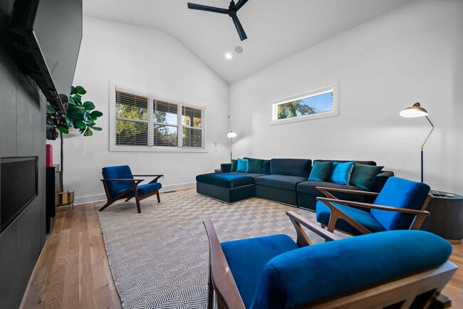 Building Photo - 1102C Buchanan St