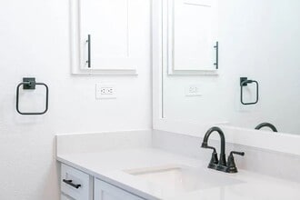 Building Photo - 520 FM306
