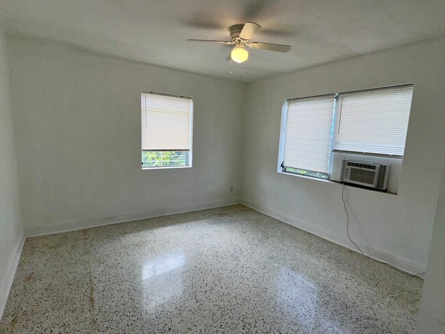 Foto del edificio - 1426 N J St