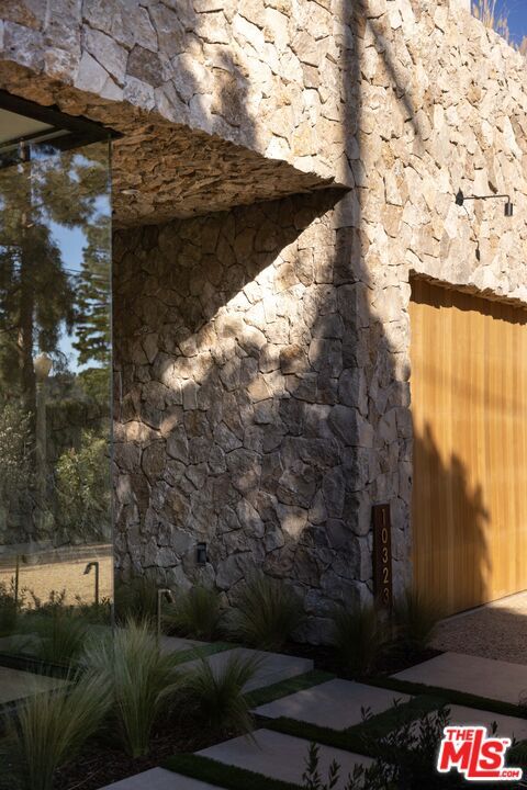 Foto del edificio - 10323 Valley Spring Ln