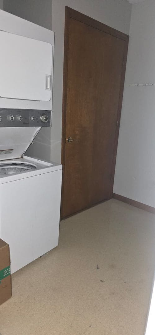 Building Photo - Welcome home! This beautiful and roomy 2-bedroom house is tucked away in a peaceful area and incl...