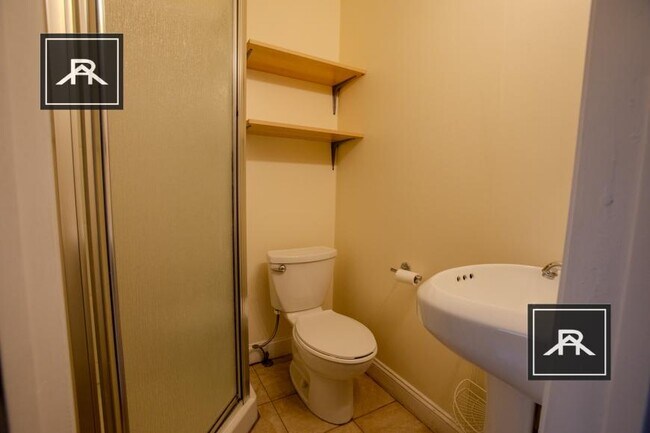 Building Photo - 3 bedroom in Brookline MA 02446