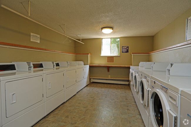 Laundry Facilities - Glenlake