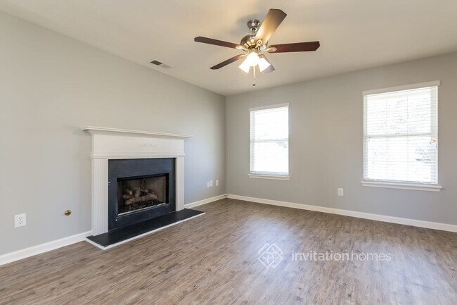 Building Photo - 4502 Lake Park Dr