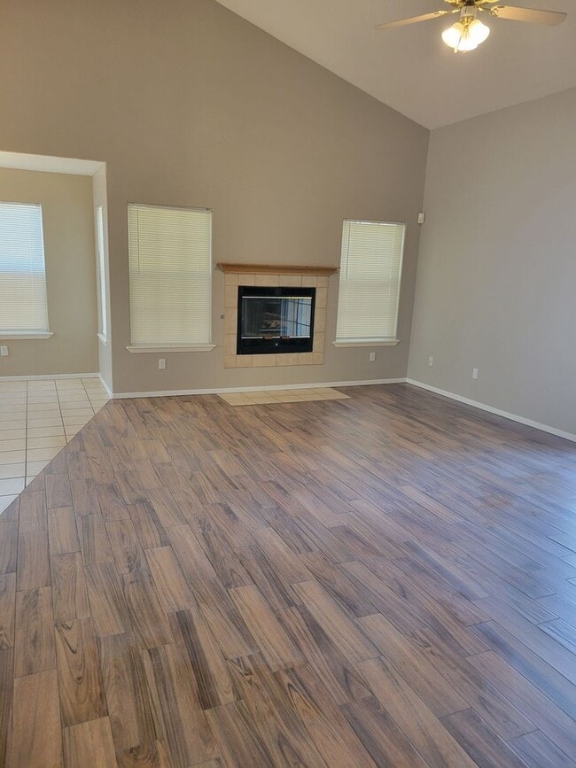 Building Photo - Beautiful 3 bedroom/2 Bath Home!