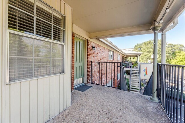 Foto del edificio - 7920 Rockwood Ln