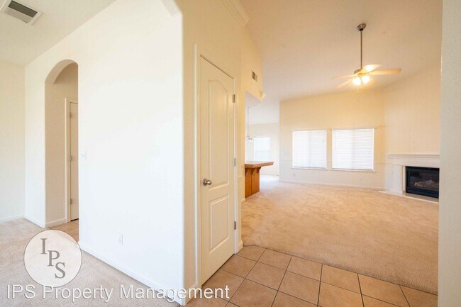 Building Photo - 4 br, 2 bath House - 2634 N. Antioch Ave.