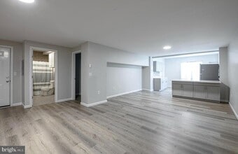 Building Photo - 419 Woodward St