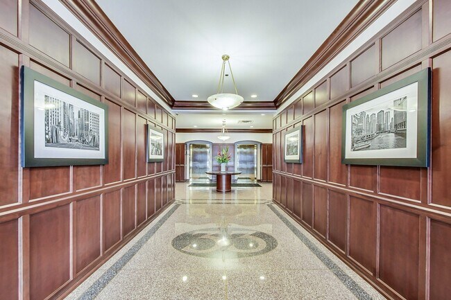 Foto del edificio - 33 W Huron St