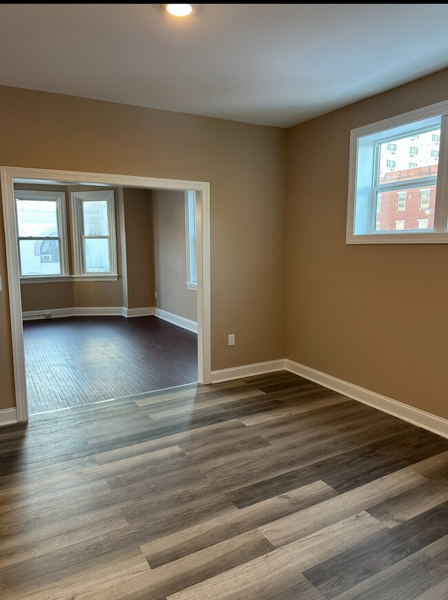 Foto del edificio - 112 E Washington St