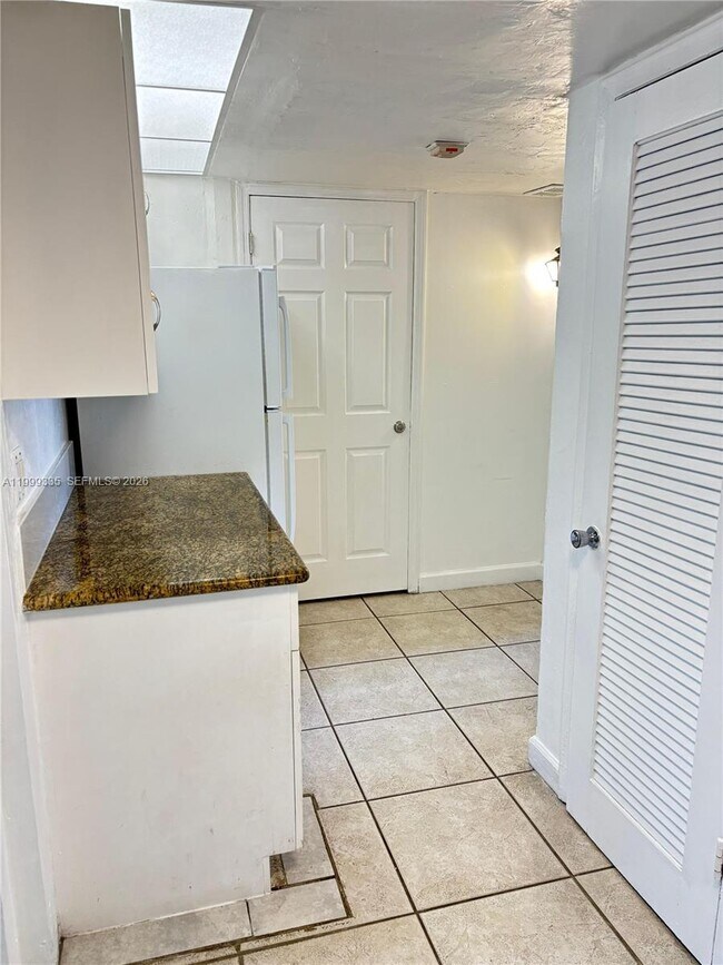 Foto del edificio - 7410 SW 82nd St