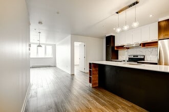 Building Photo - 9675 Av. Papineau