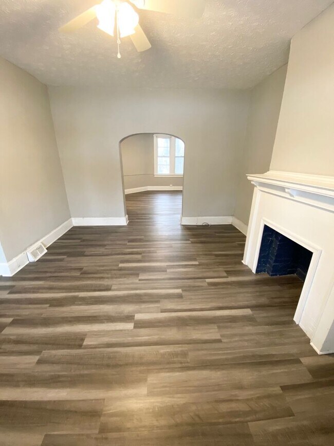 Building Photo - Newly Renovated 4 Bedroom, 1.5 Bathroom in...