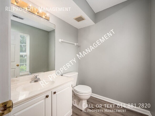 Building Photo - Spacious 2 bedroom 2.5 bathroom condo in G...