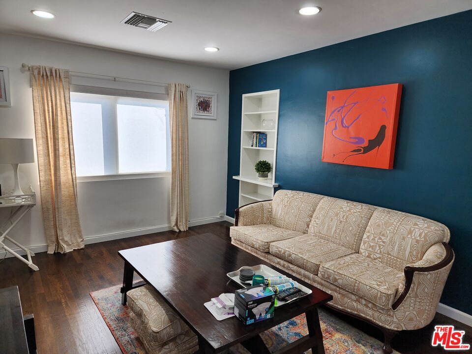 811814 E Nutwood St, Inglewood, CA 90301 Room for Rent in Inglewood