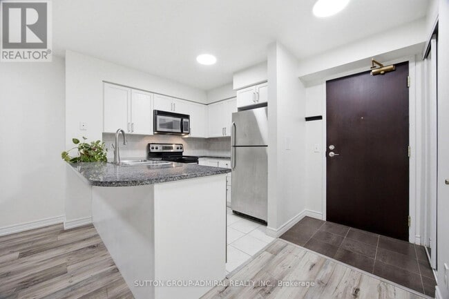 Building Photo - 30 Grand Trunk Crescent