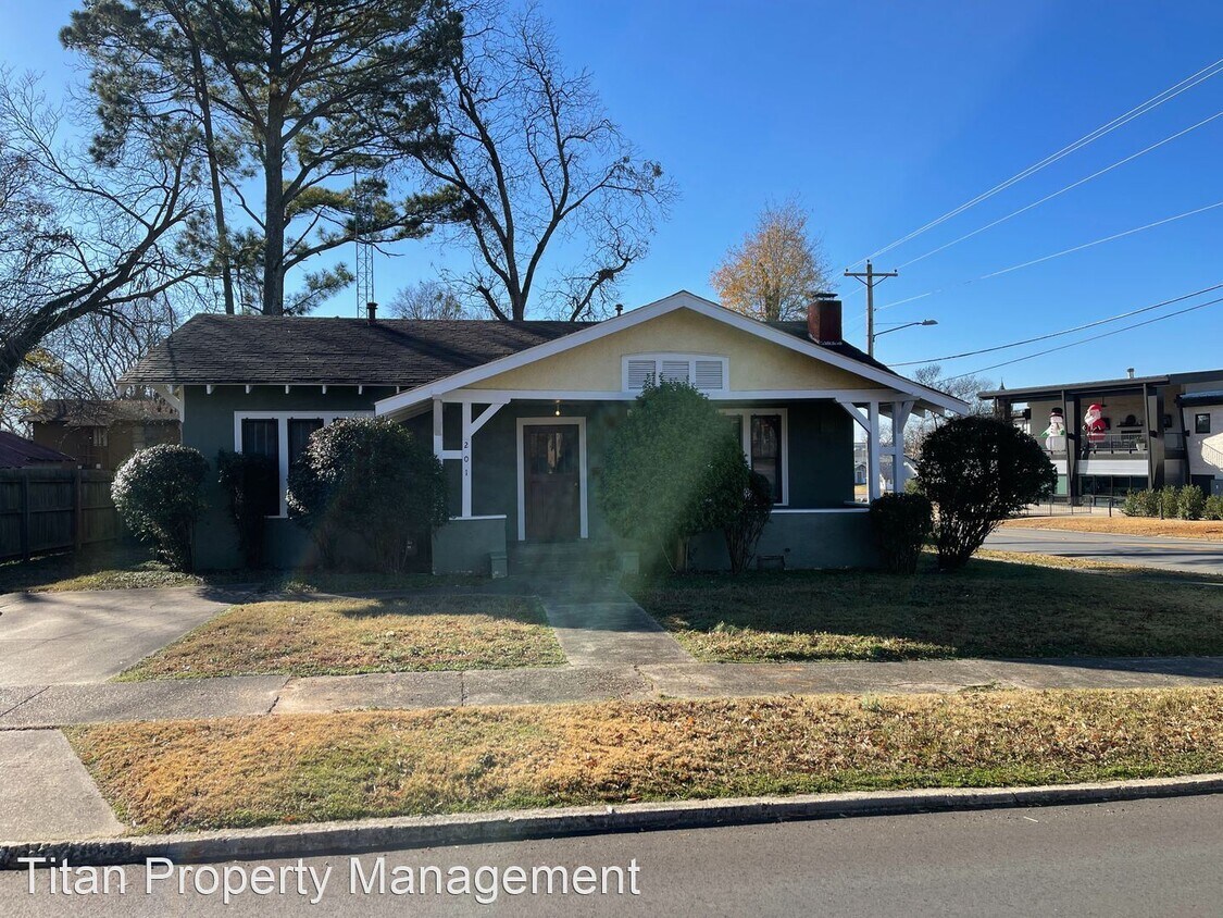 Primary Photo - 2 br, 1 bath House - 201 E North St.