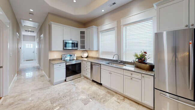 Foto del edificio - $1695 per Bedroom | 4BR/2BA Fort Sanders R...